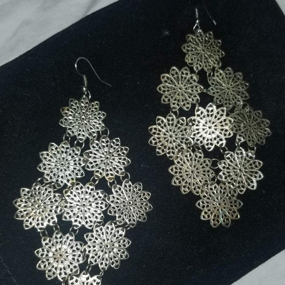 Pretty snow flake earrings